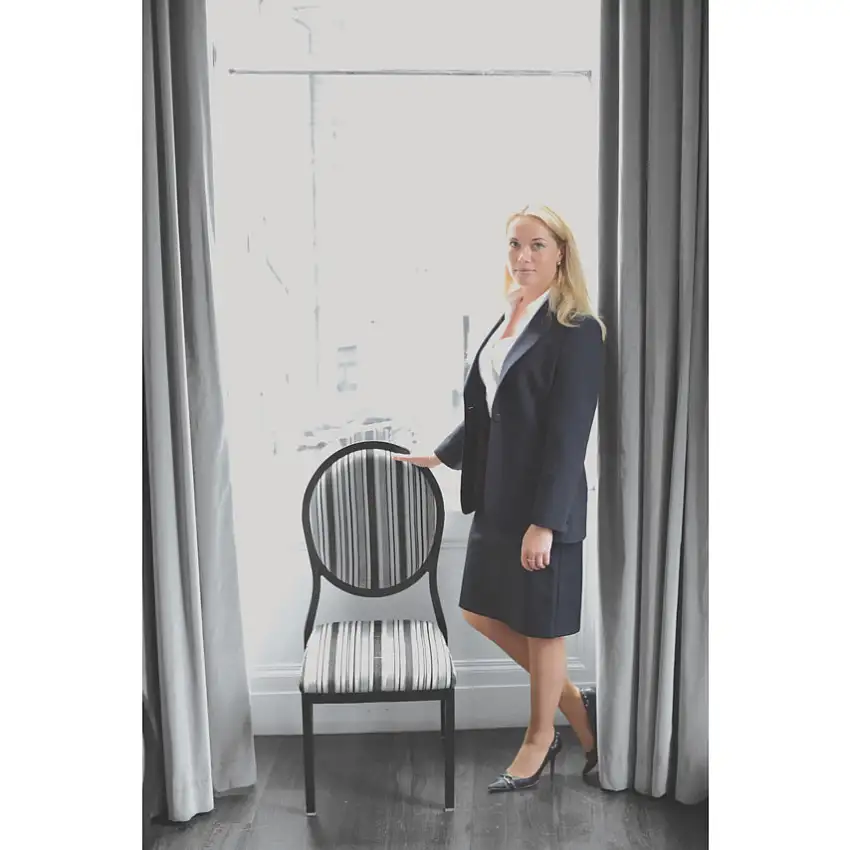 Davern Size 14 Claudia Short Navy Skirt